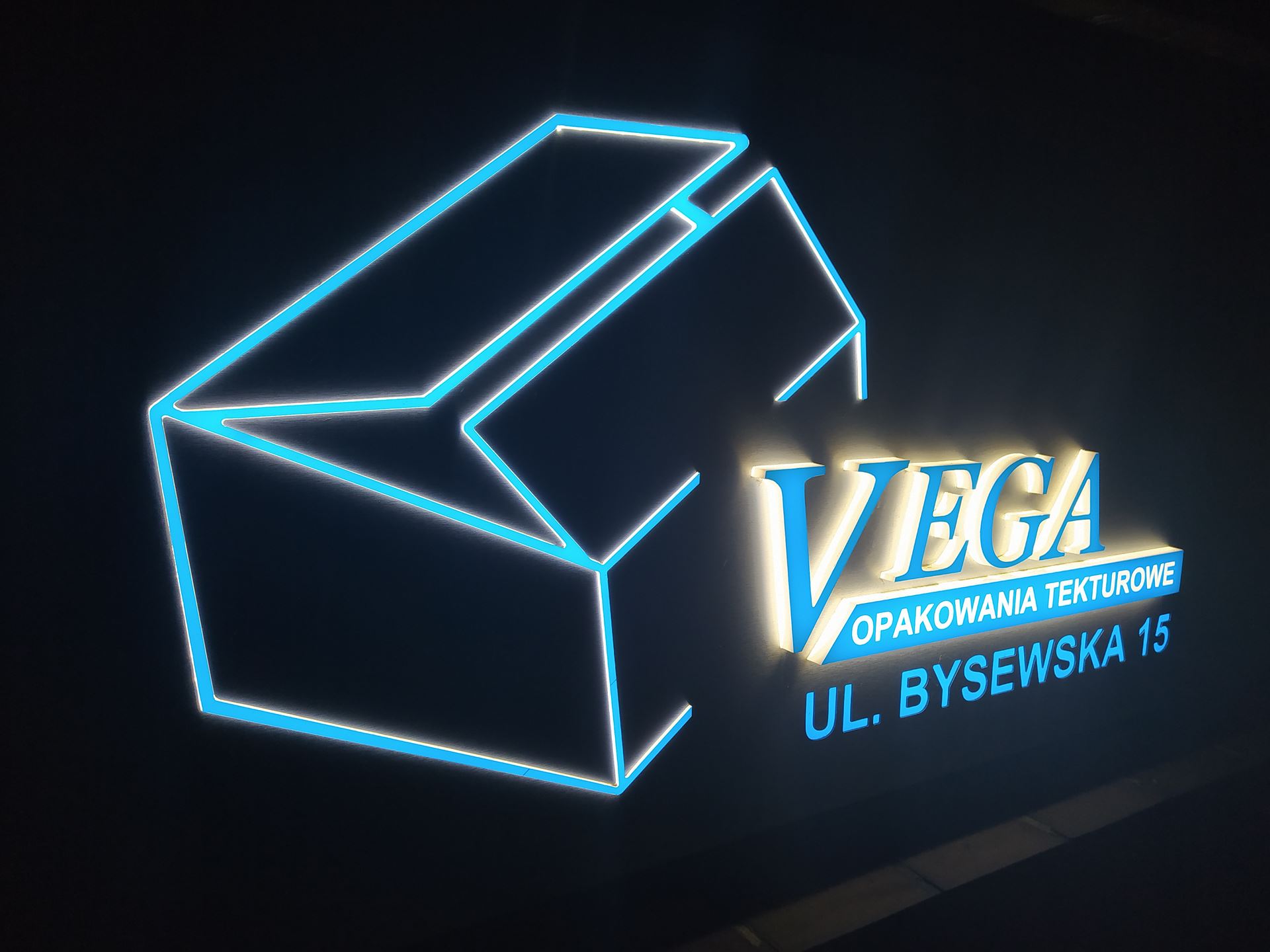 Oświetlenie reklamowe firmy Vega